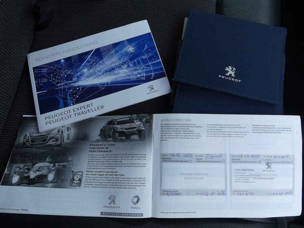 48851576-12.jpg