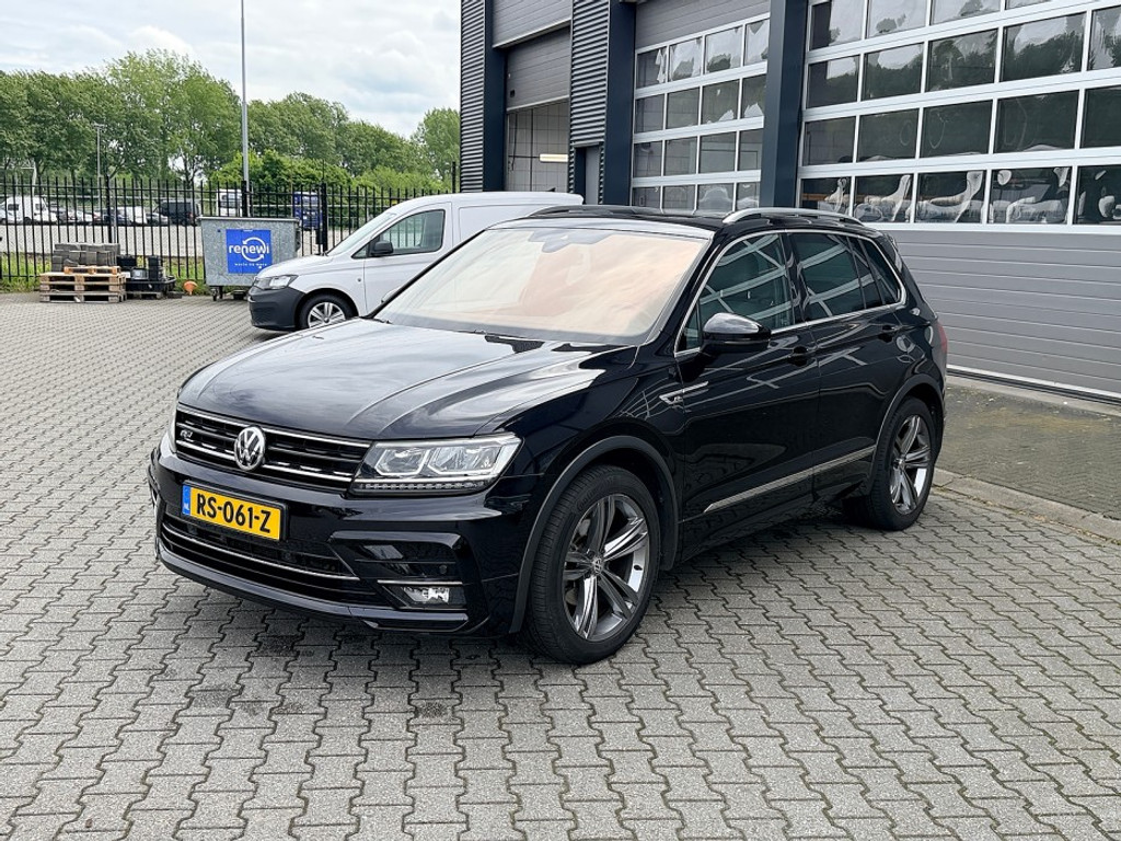 53032198