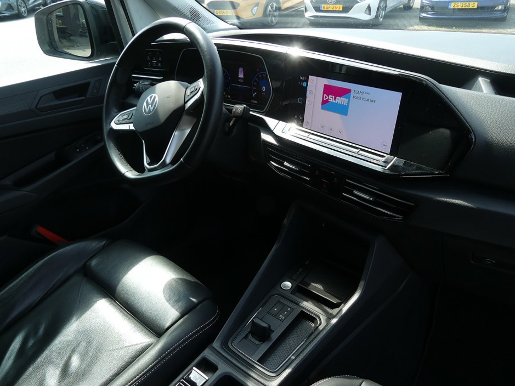 53305204-10.jpg