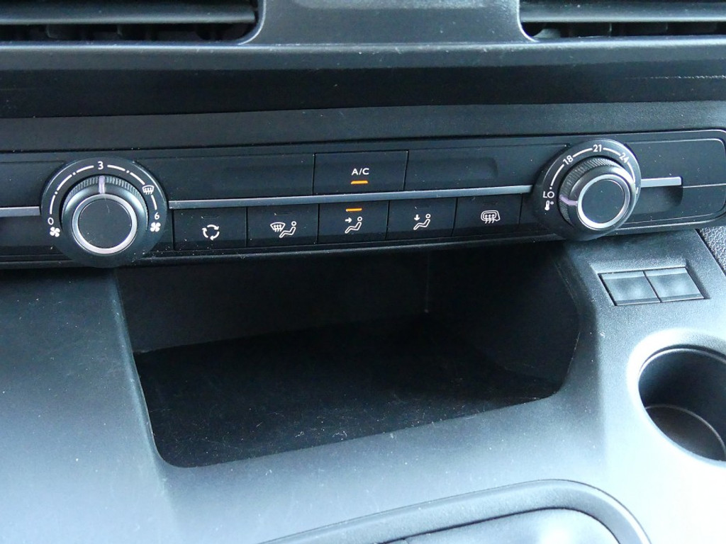 54349880-16.jpg