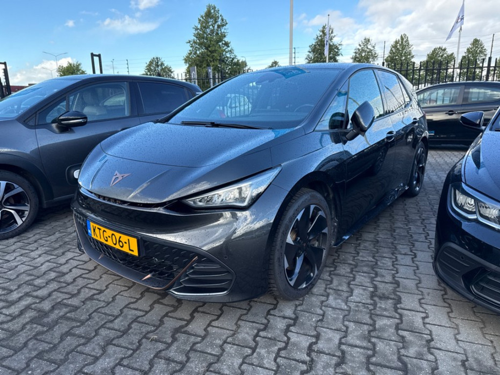56007372