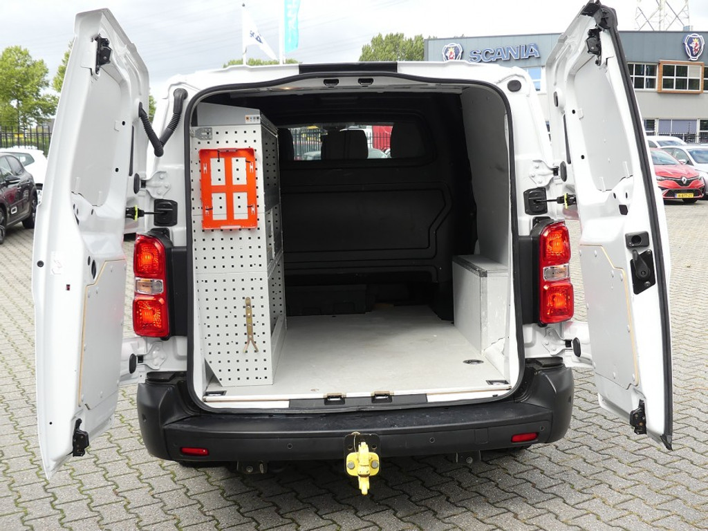 56760502-4.jpg